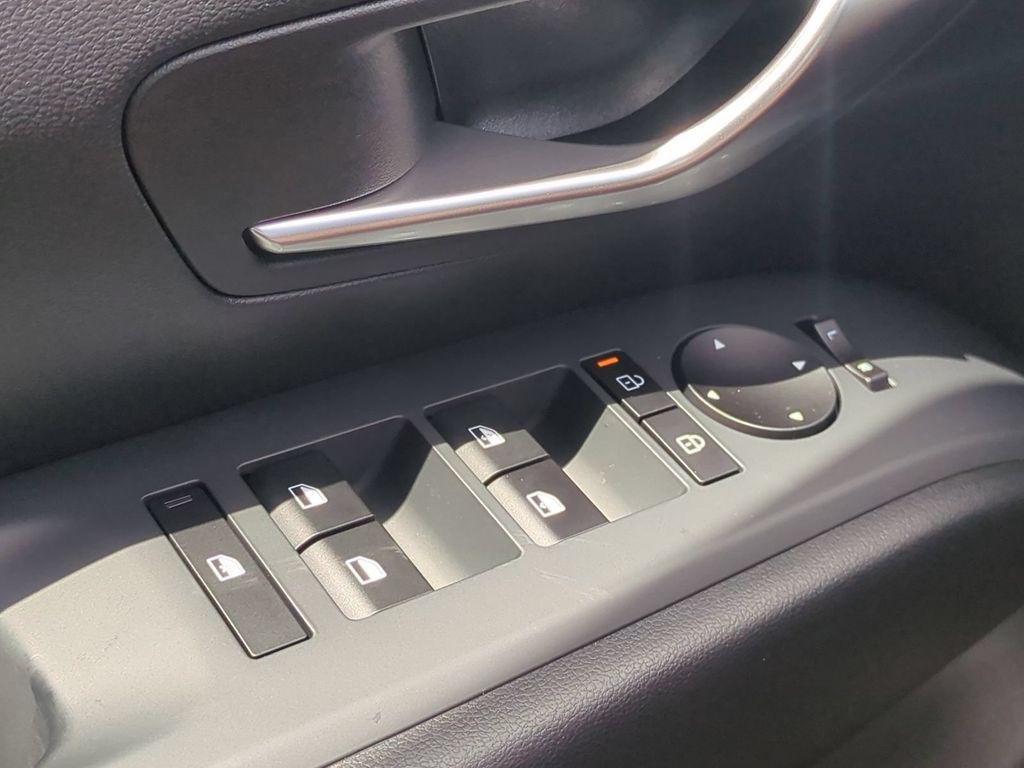 New 2026 Gray Hyundai SEL Activity FWD image 31