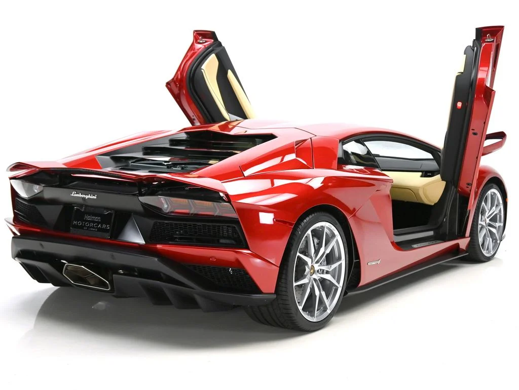Used 2018 Maroon Lamborghini  image 7