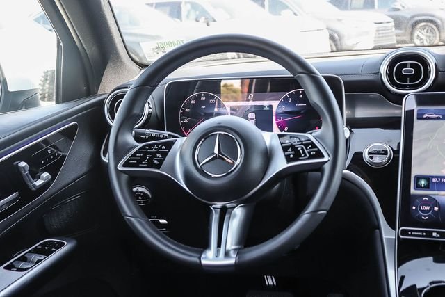 Used 2025  Mercedes-Benz GLC 300 image 17