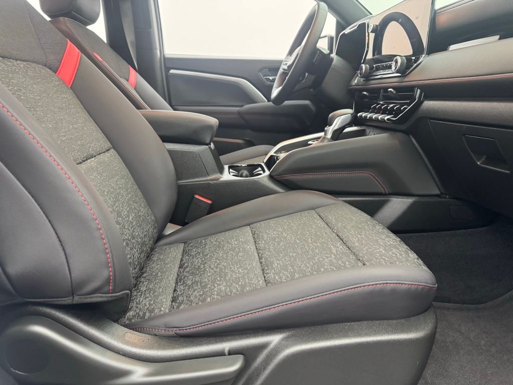 Used 2025 Summit White Chevrolet Z71 image 35
