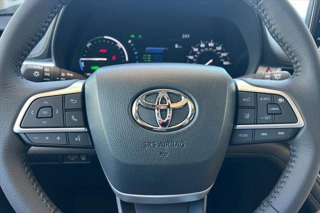 Certified Used 2026 RUBY FLARE PEARL Toyota  image 23