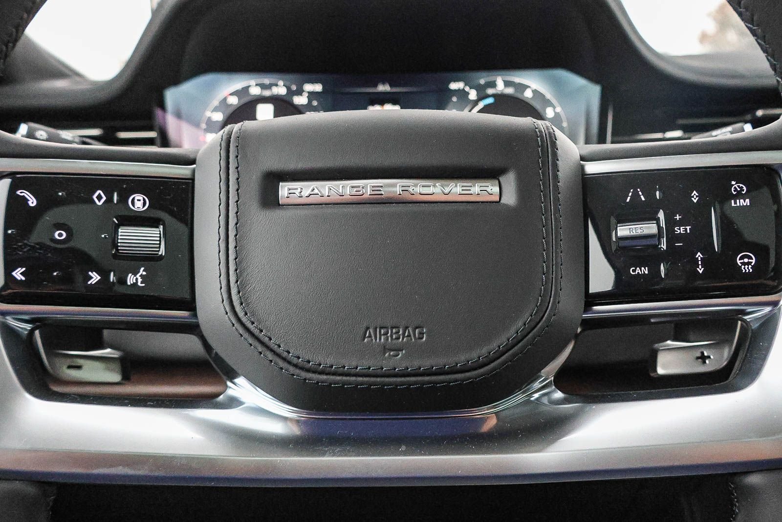 2025 Land Rover Range Rover SE - Photo 32