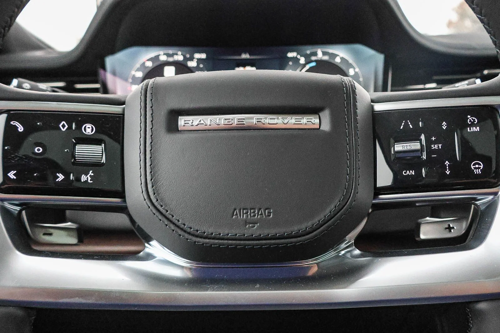 2025 Land Rover Range Rover SE - Photo 32