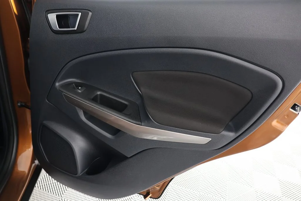 Used 2019 Orange Ford SE image 28