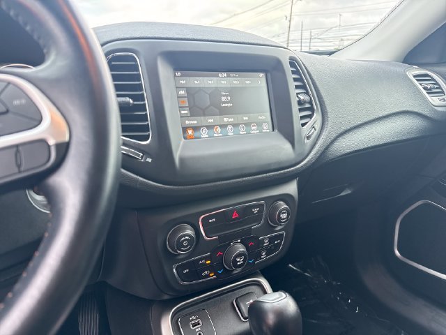 Used 2020 Silver Jeep Latitude image 18