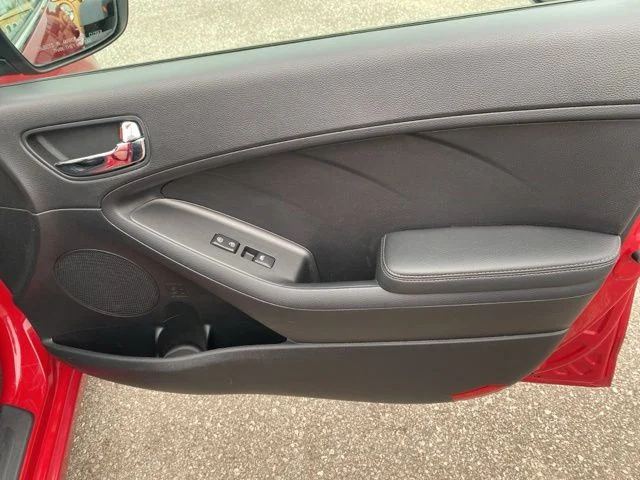 Used 2015 Red Kia EX image 29