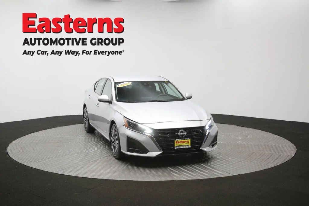 Used 2023 Silver Nissan 2.5 SV image 51