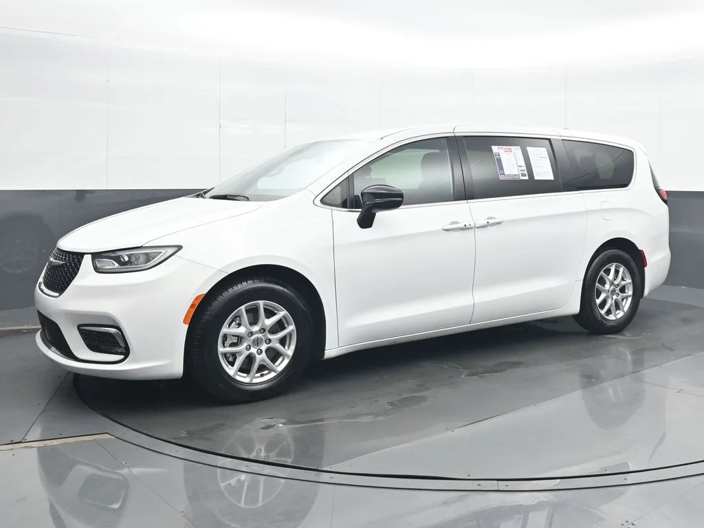Used 2025 White Chrysler Select image 2