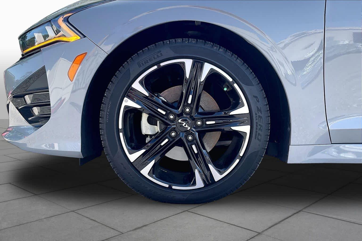 Used 2023 Wolf Gray Kia GT-Line image 10