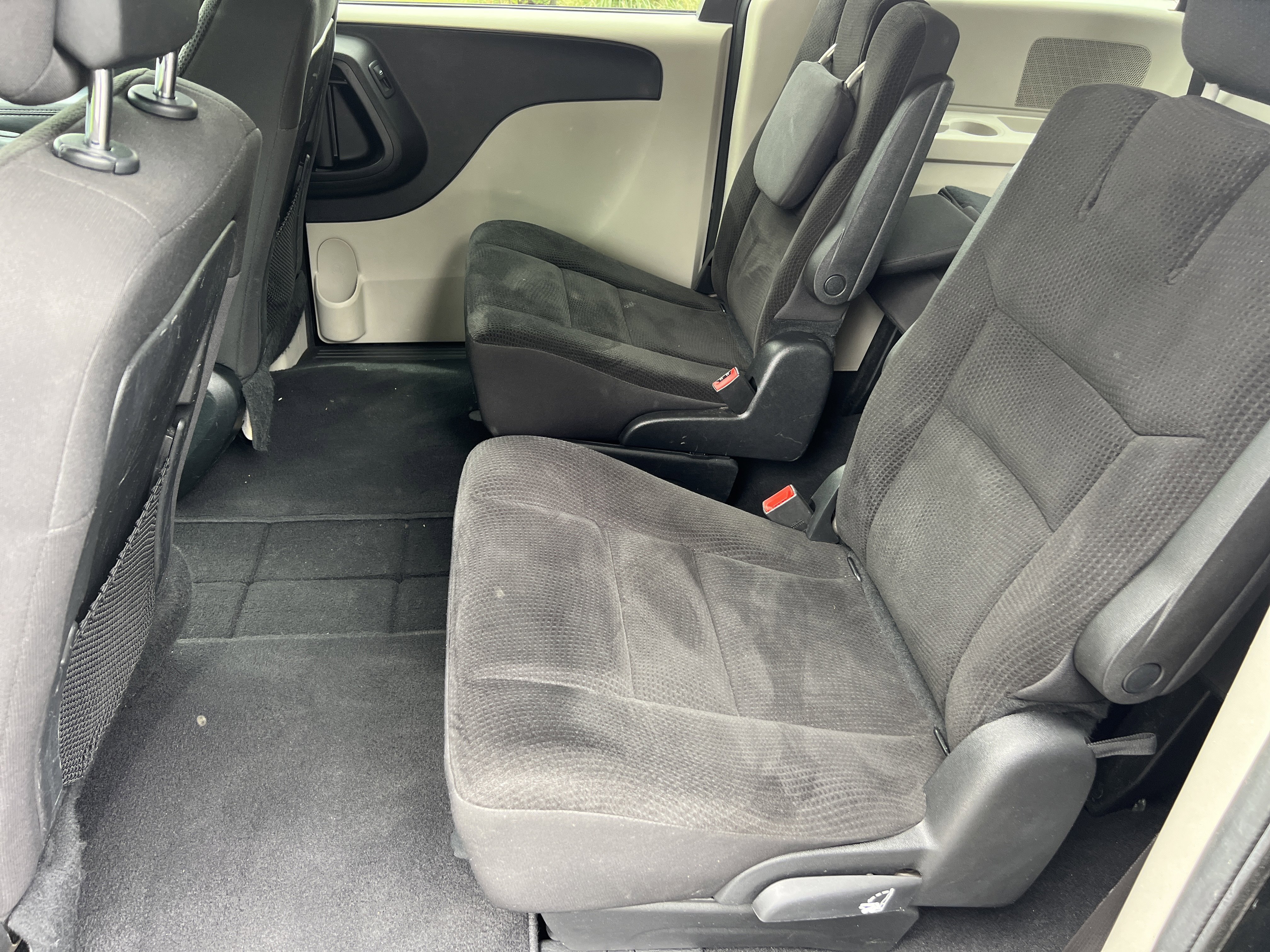 Used 2019 Black Onyx Crystal Pearlcoat Dodge SE image 20