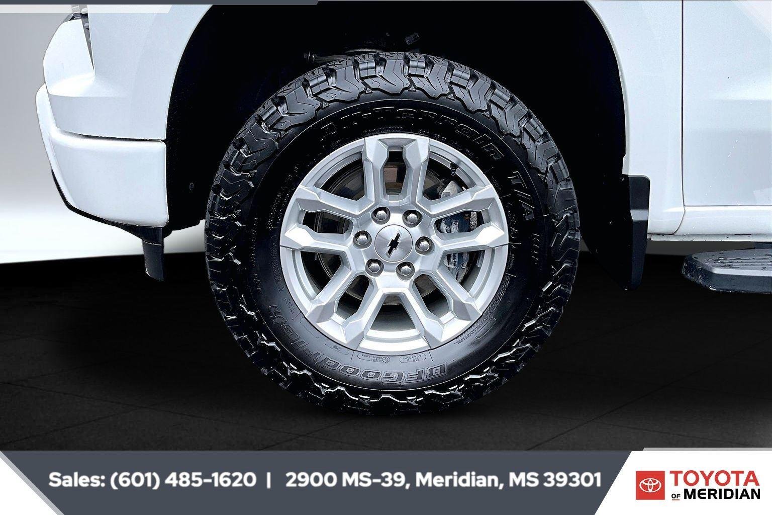 Used 2024 Summit White Chevrolet RST image 7