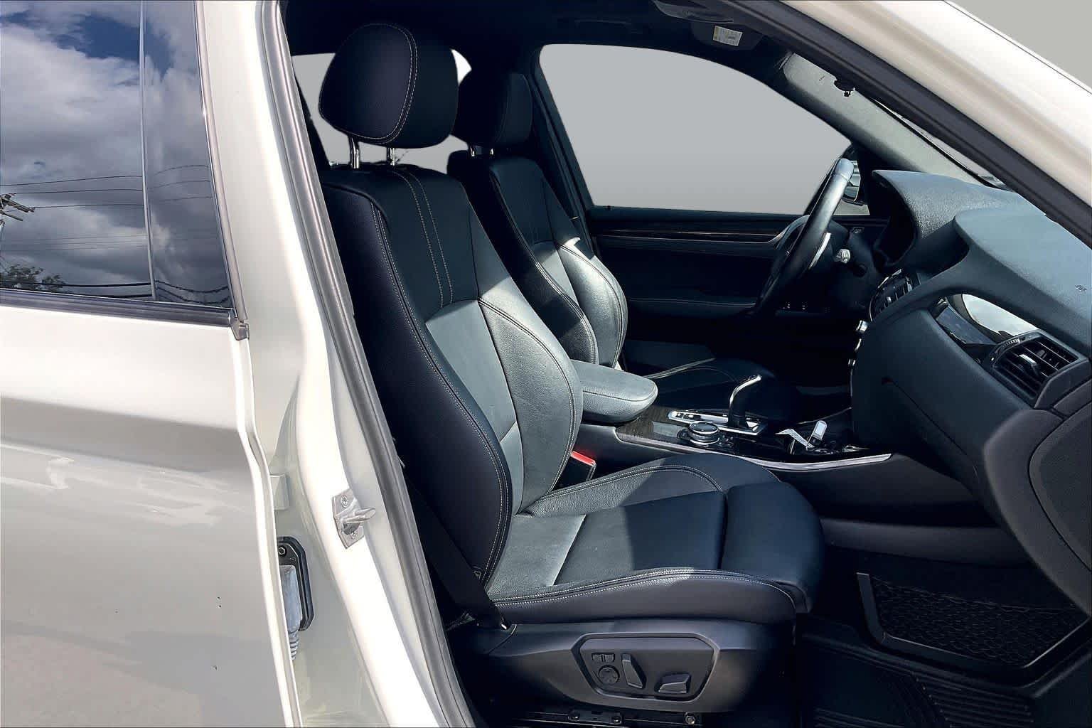 Used 2015 Alpine White BMW xDrive28i image 9
