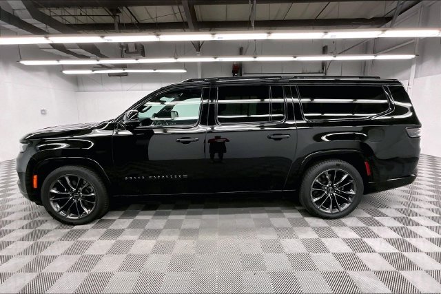 Used 2024 Diamond Black Crystal Pearlcoat Jeep Series II image 13