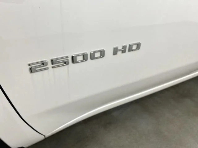 Used 2020 Iridescent Pearl Tricoat Chevrolet LTZ image 32