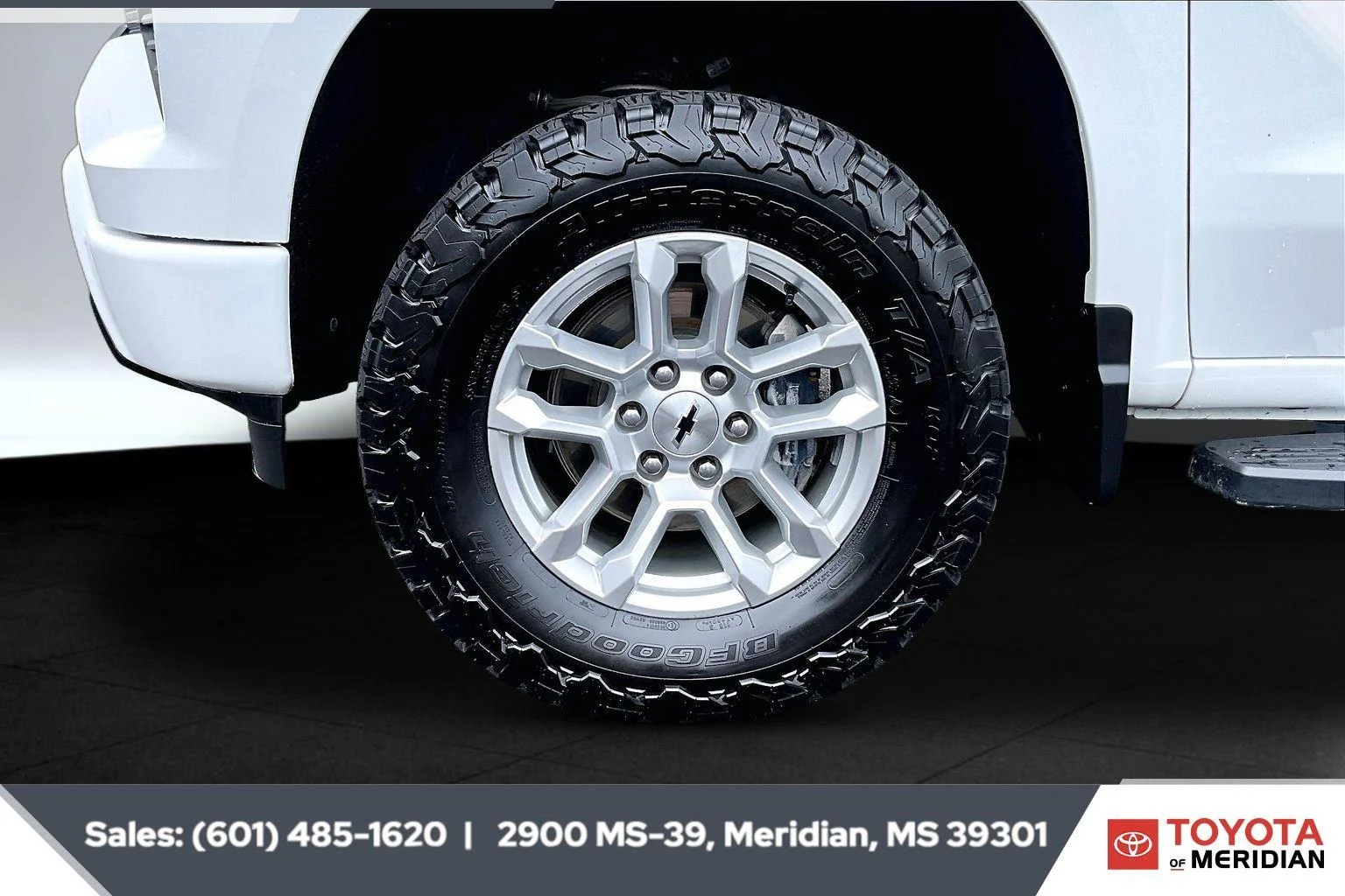 Used 2024 Summit White Chevrolet RST image 7