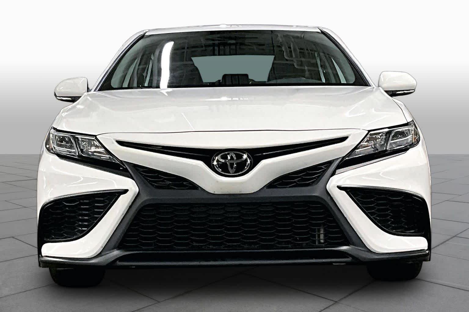 Used 2024 Ice Cap Toyota SE image 4