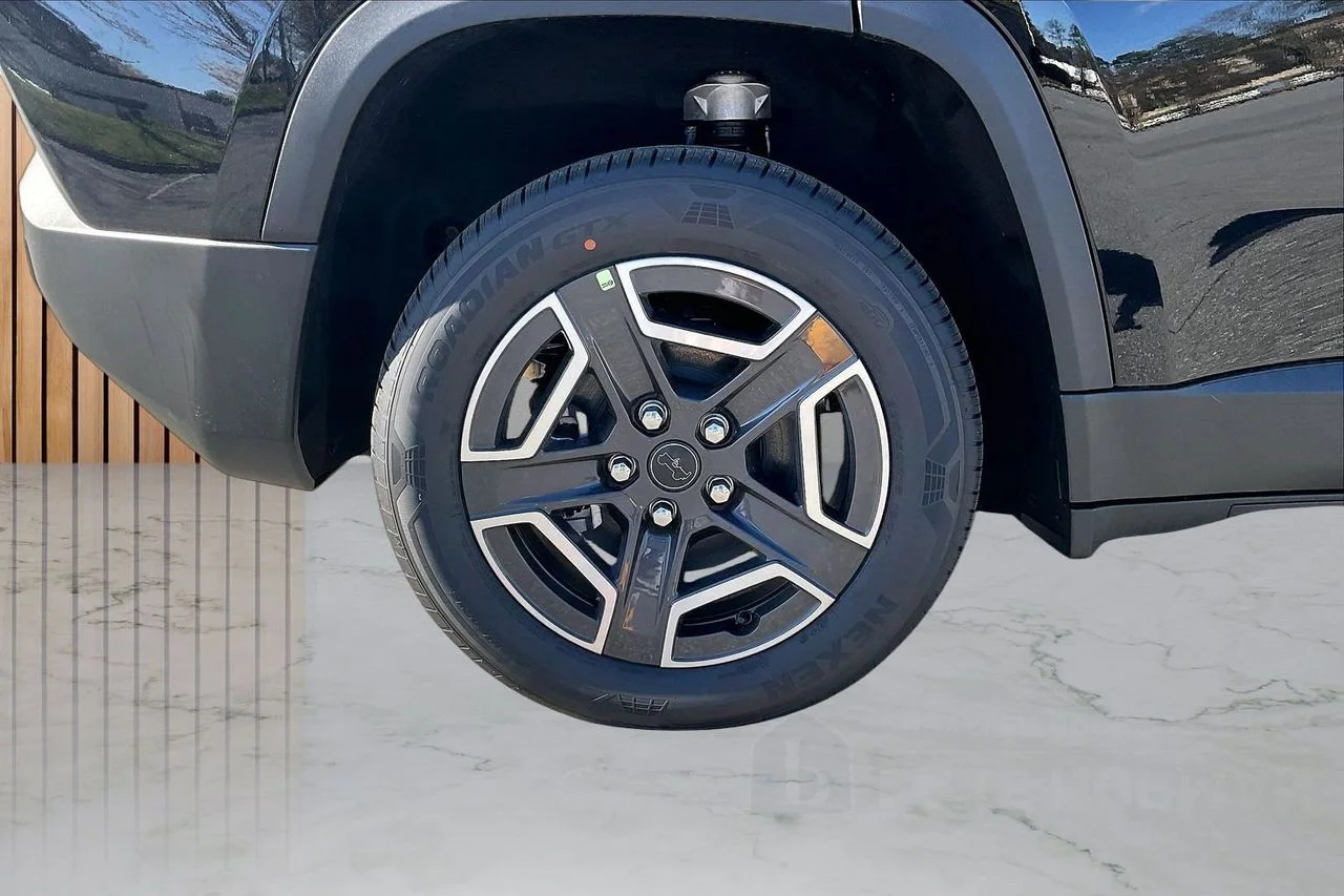 New 2026 Diamond Black Crystal Pearl-Coat Exterior Paint Jeep Limited image 34