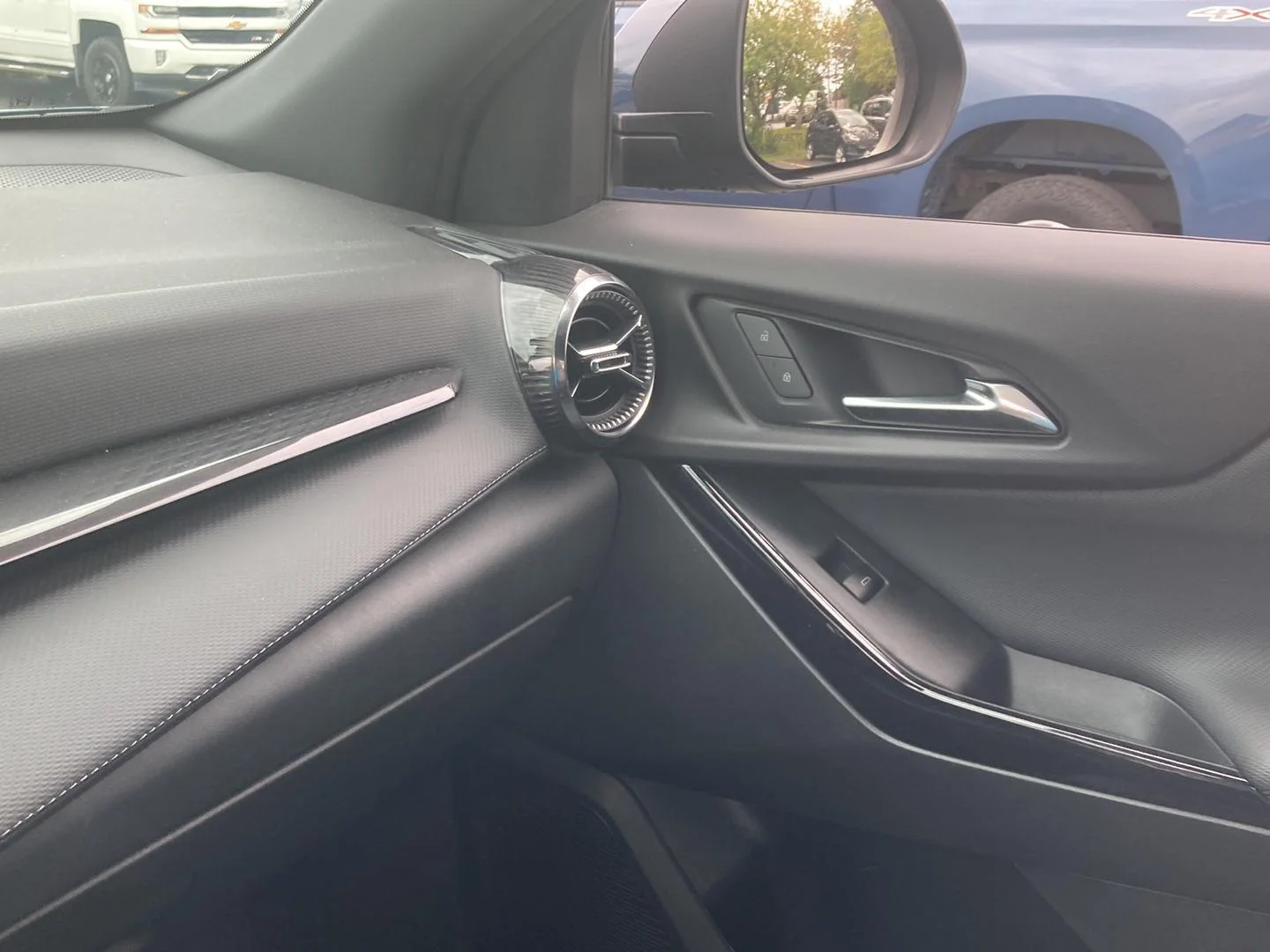 Used 2025 Lakeshore Blue Metallic Chevrolet LT image 19