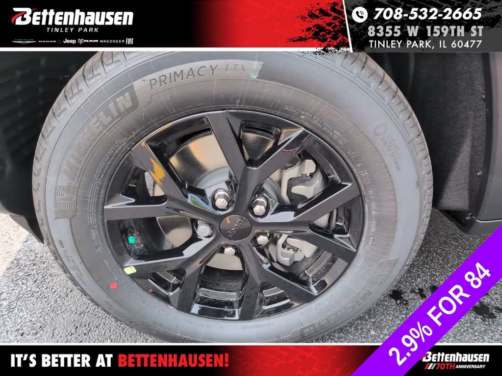 New 2026 Diamond Black Crystal Pearl-Coat Exterior Paint Jeep Laredo image 13