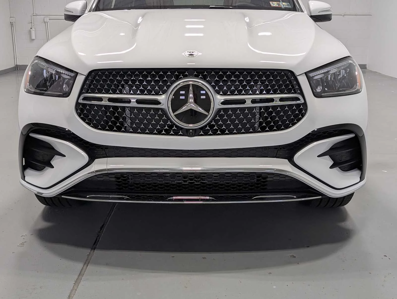 Certified Used 2026 MANUFAKTUR Moonlight White Metallic Mercedes-Benz GLE 580 image 2