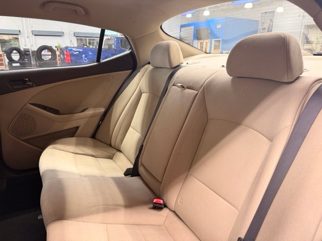 Used 2015 White Kia LX image 20