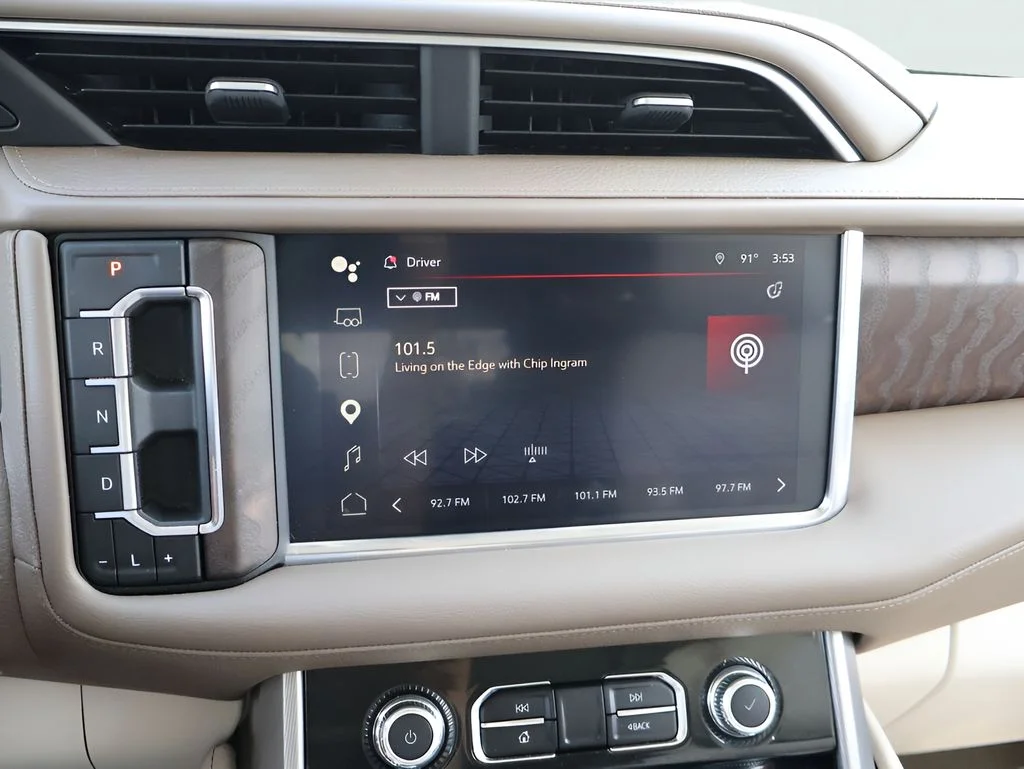 Used 2023 White Frost Tricoat GMC Denali image 22