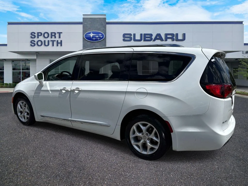 Used 2018 White Chrysler Touring L image 5