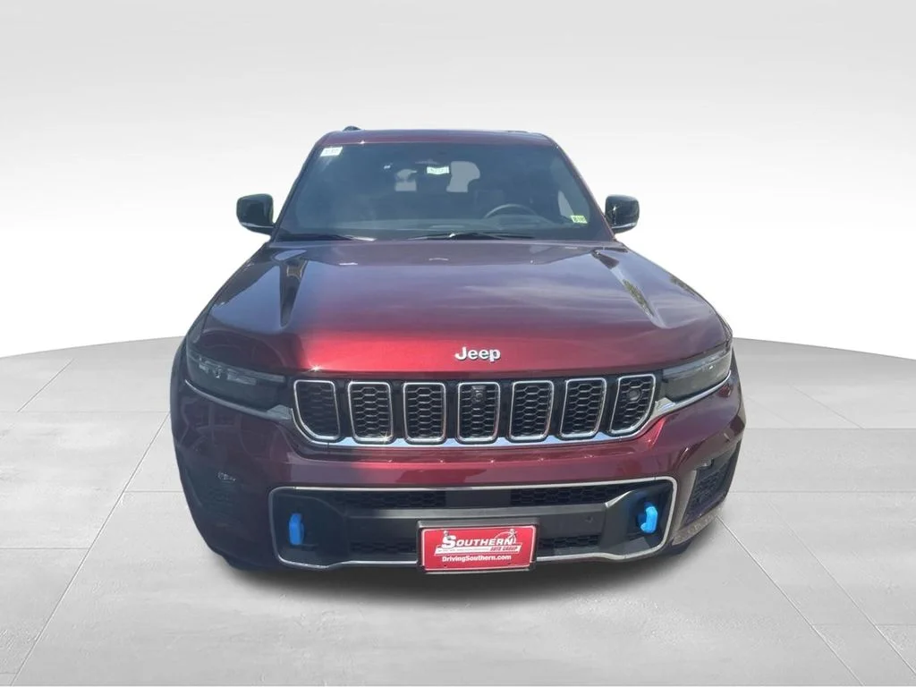 New 2024 Velvet Red Pearl-Coat Exterior Paint Jeep Overland 4xe image 3