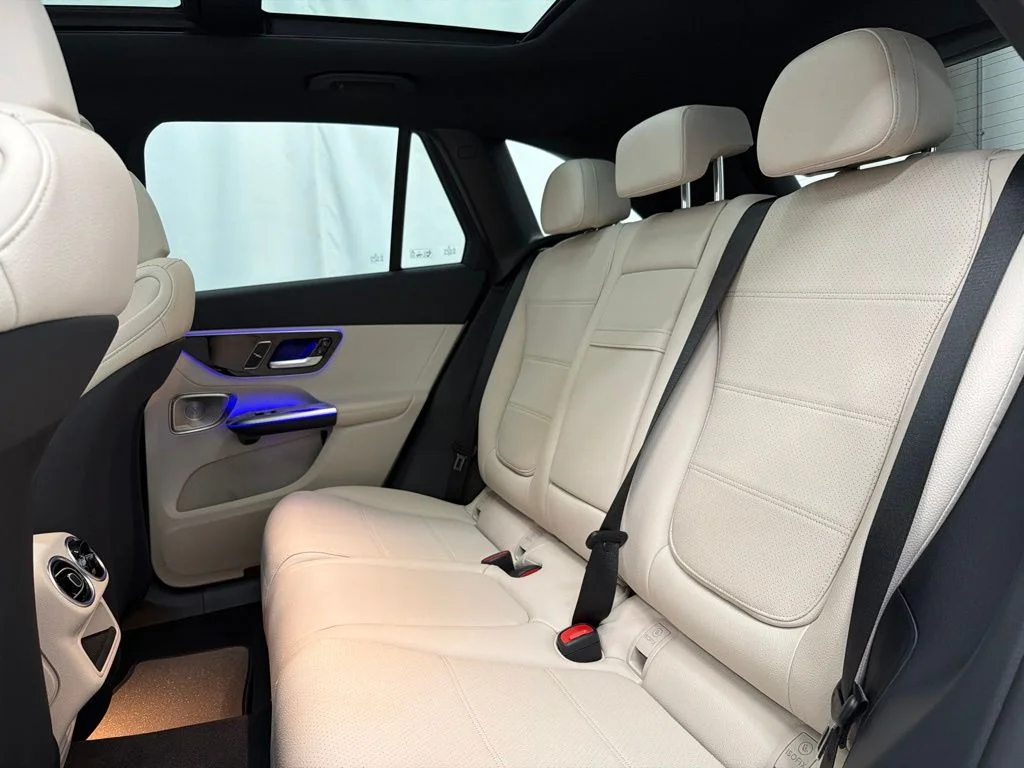 New 2027 White Mercedes-Benz GLC 300 image 23