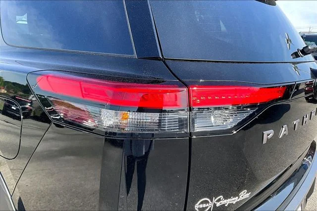 New 2026 Nissan Pathfinder SL 4D Sport Utility