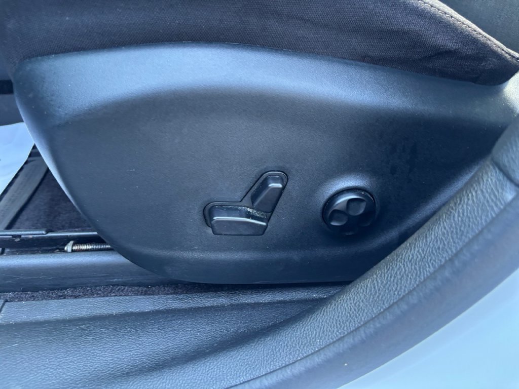 Certified Used 2017 White Jeep Latitude image 28