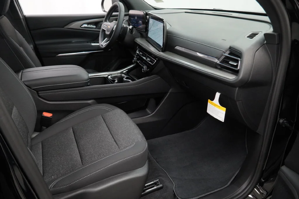 New 2027 Mosaic Black Metallic Chevrolet LT image 29