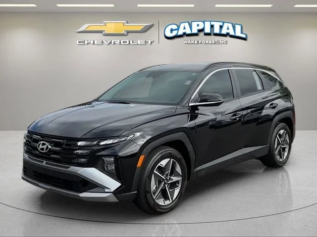 Used 2025 Black Hyundai SEL Convenience image 1