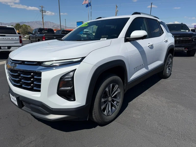 Used 2025 Summit White Chevrolet LT image 7