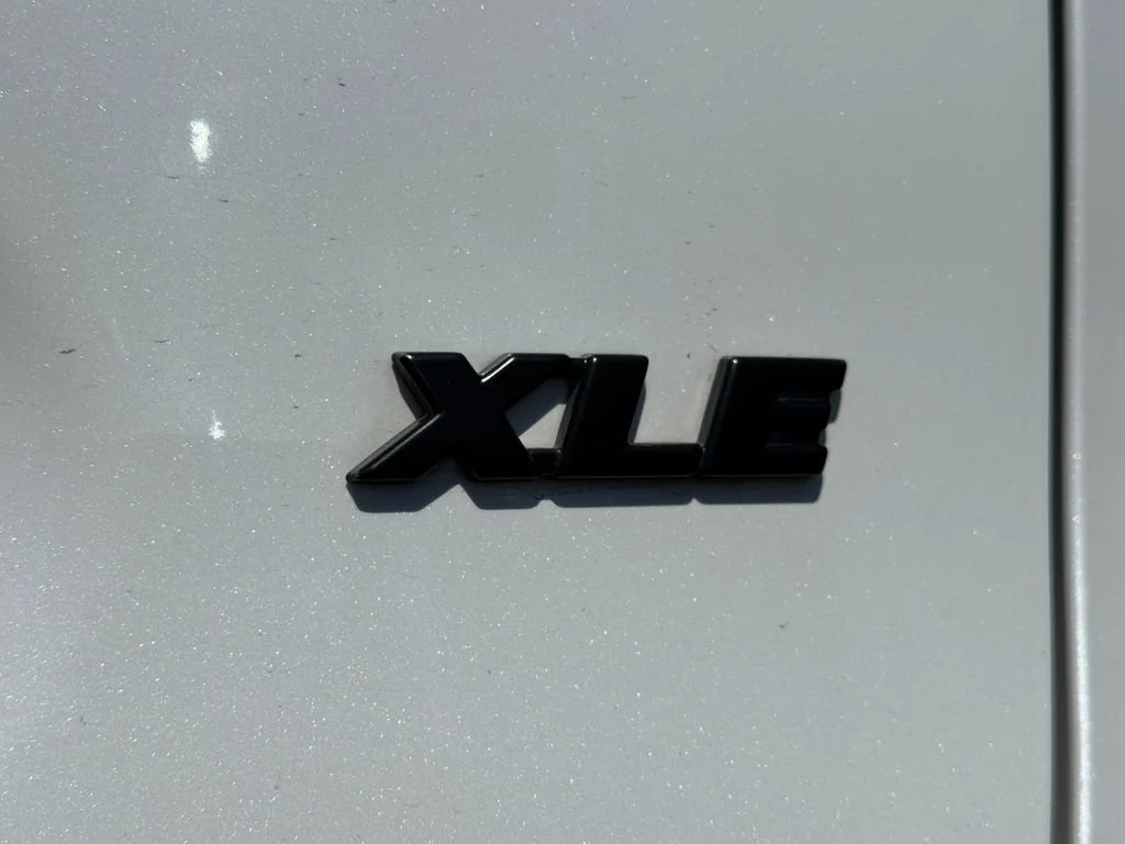 Used 2023  Toyota XLE Premium image 11