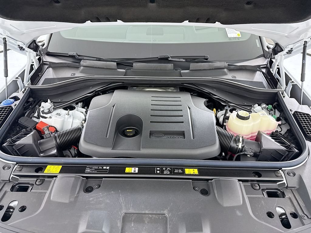 New 2026 Fuji White LAND ROVER SE 7 Seats image 30
