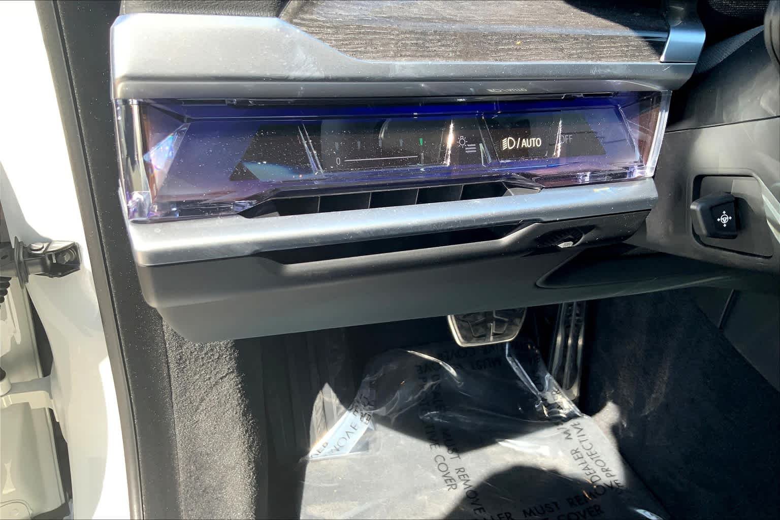 2025 BMW i7 50 - Photo 18