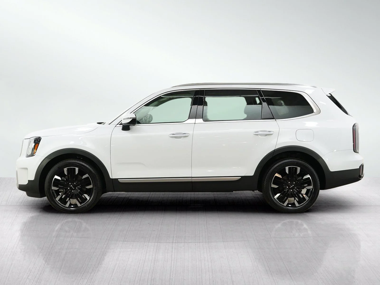 Used 2024 Kia Telluride SX with VIN 5XYP5DGC3RG435500 for sale in Wayzata, Minnesota