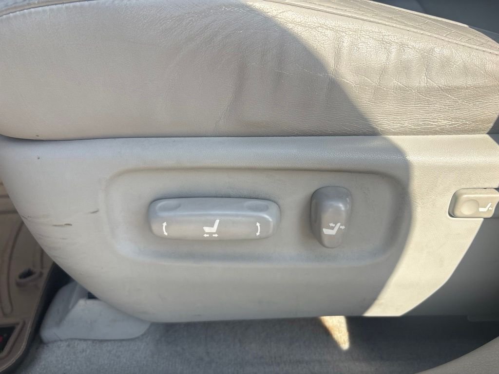 Used 2004 Blue Lexus 330 image 14