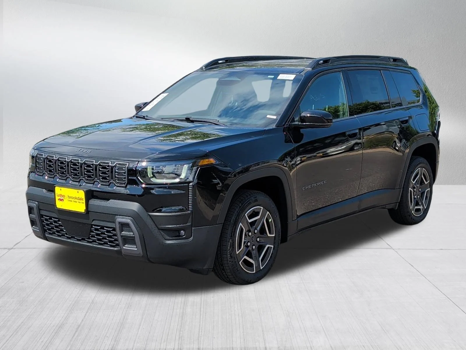 New 2026 Diamond Black Crystal Pearl-Coat Exterior Paint Jeep Limited image 3