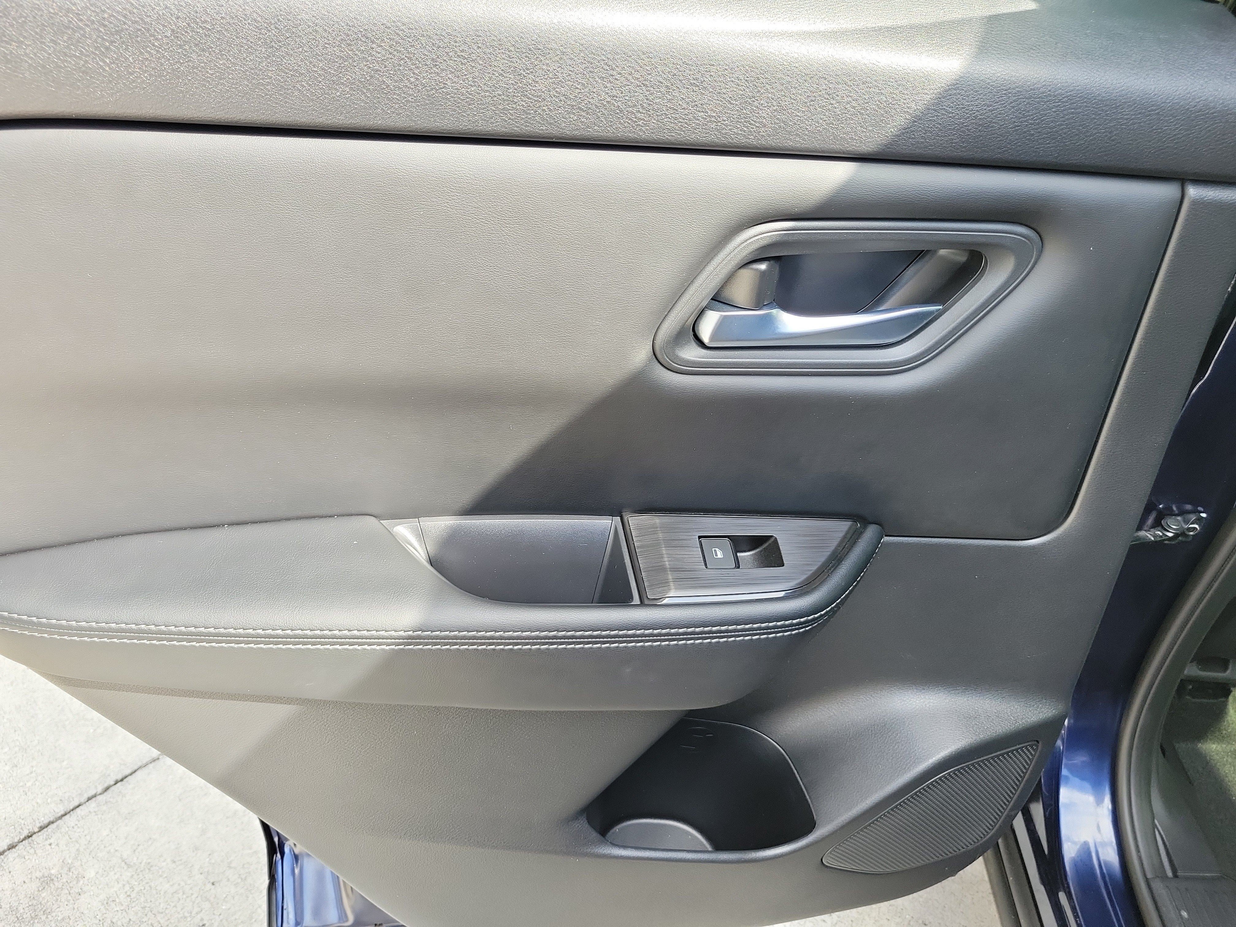 Used 2025 Deep Ocean Blue Pearl Nissan SV image 12