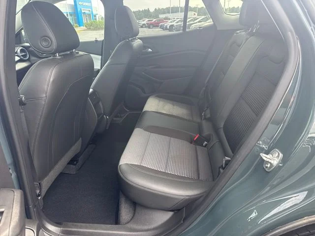 2025 Chevrolet Trax LT - Photo 12