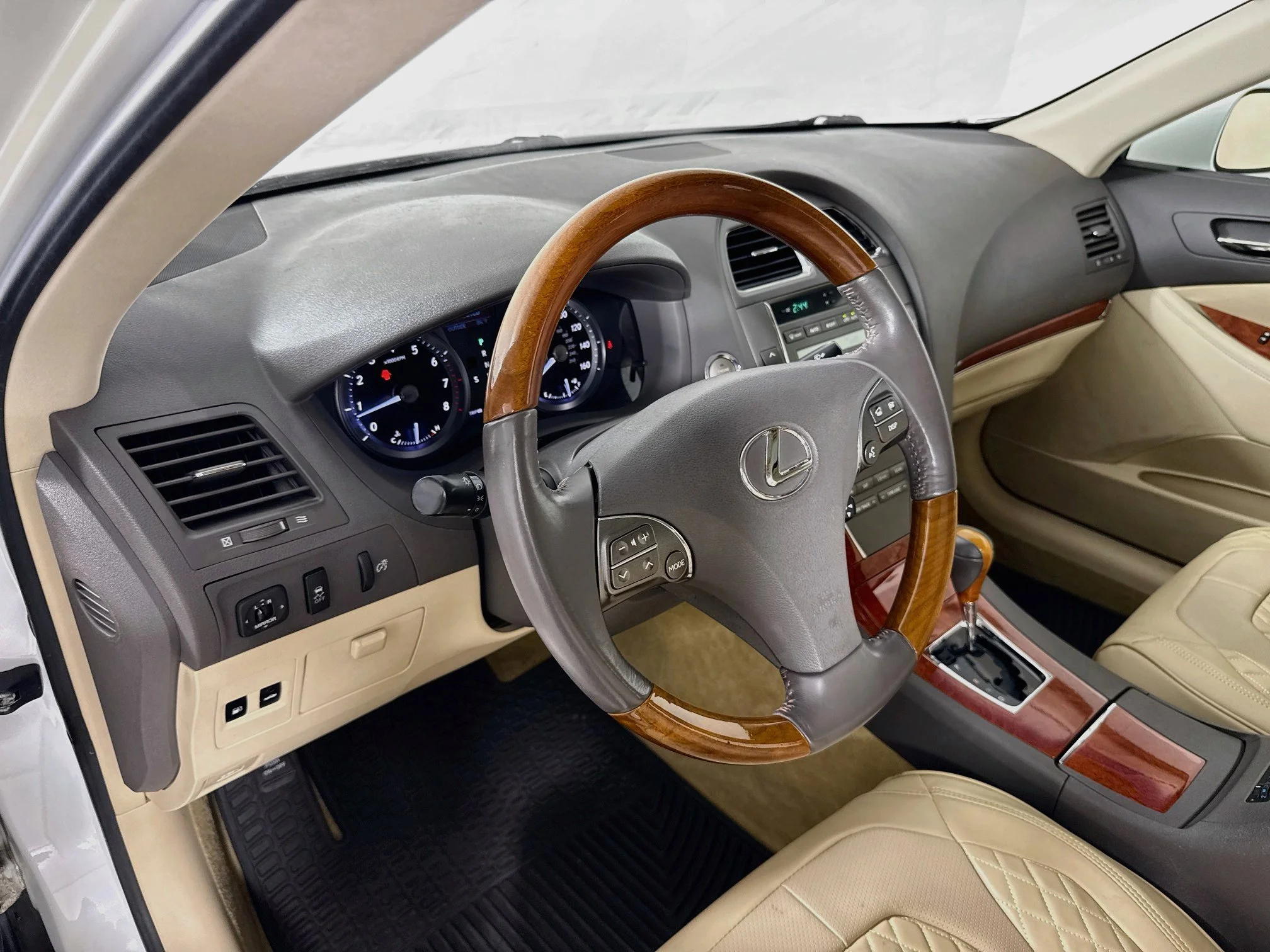 Used 2010 Starfire Pearl Lexus 350 image 9