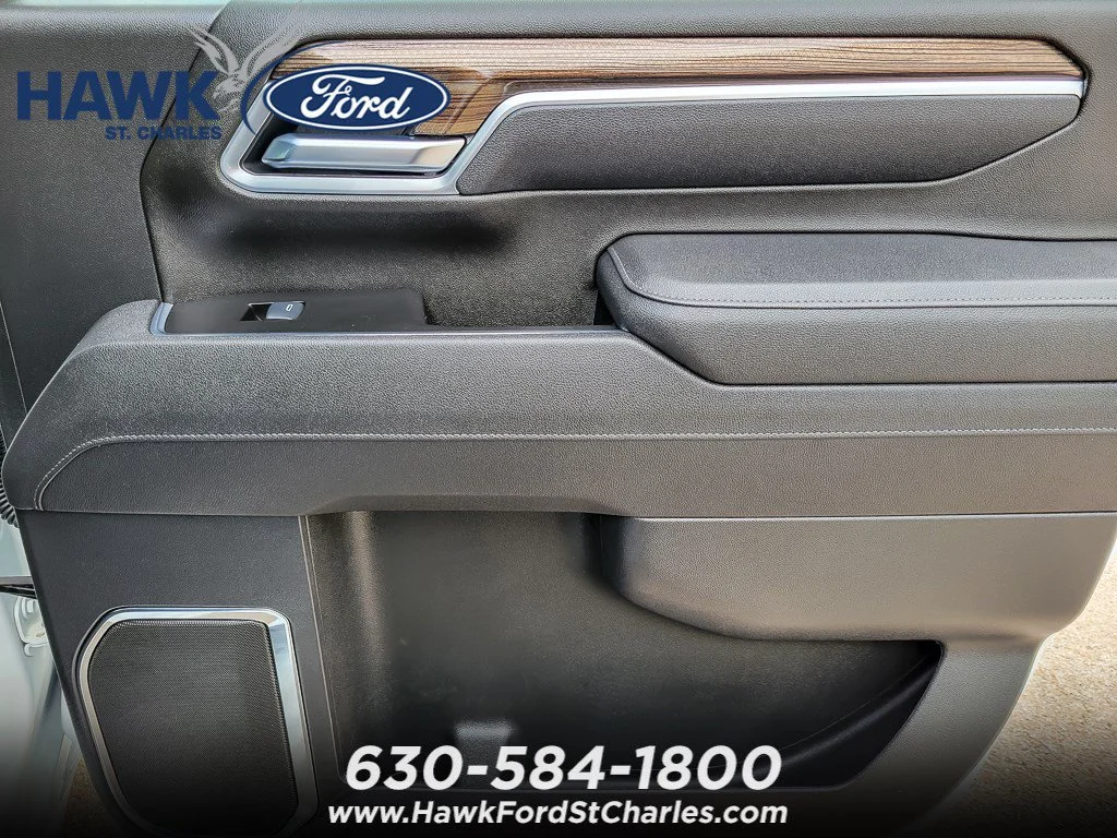 Certified Used 2025 Summit White Chevrolet LT image 18