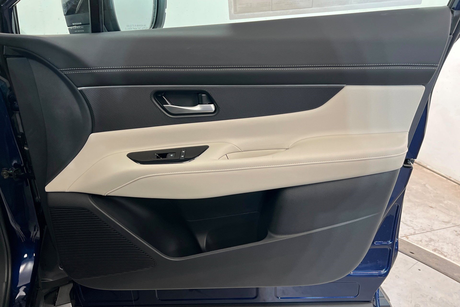 New 2026 Deep Ocean Blue Pearl Nissan SV image 24