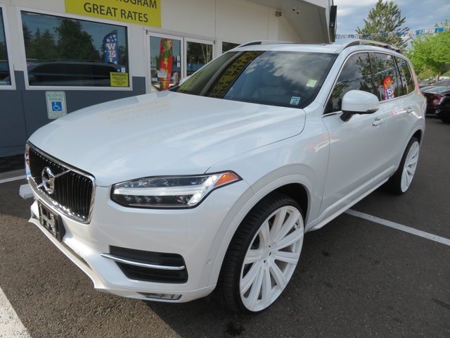 2017 Volvo XC90 T6 AWD Momentum's photo