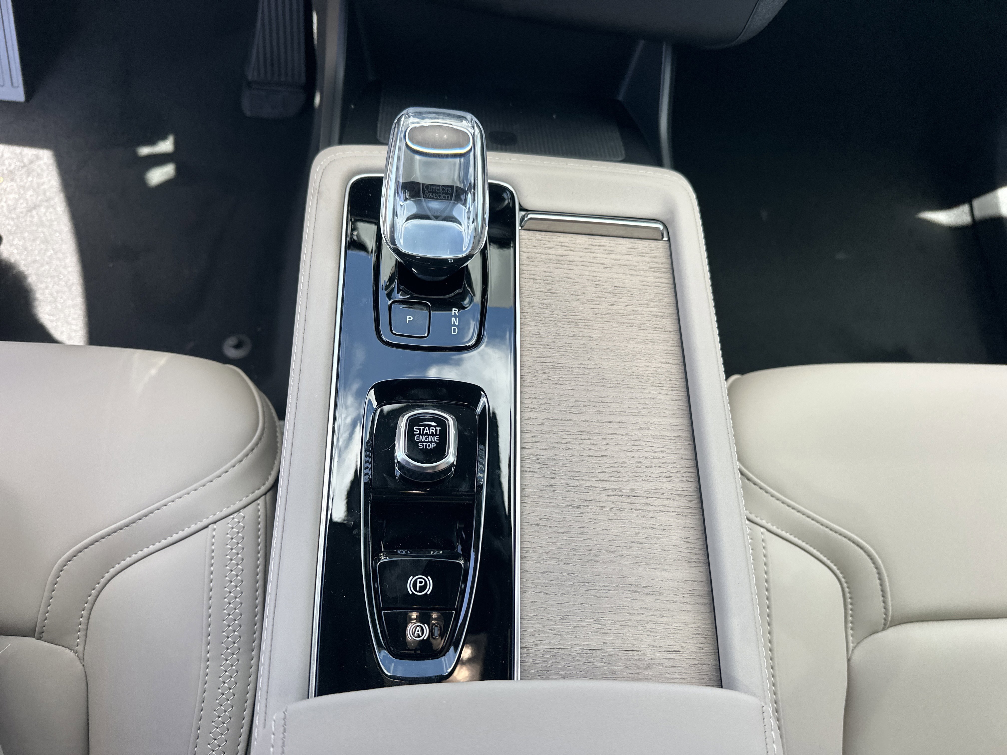 New 2026 Crystal White Volvo Plus image 18