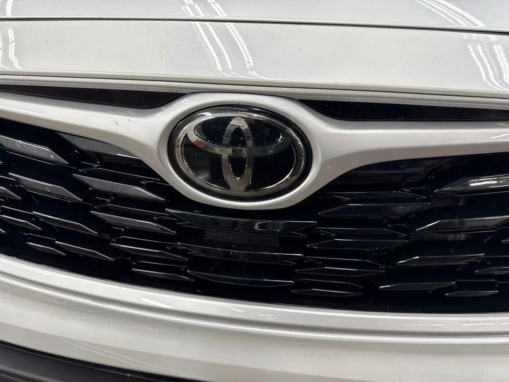 Used 2022 Beige Toyota XLE image 13