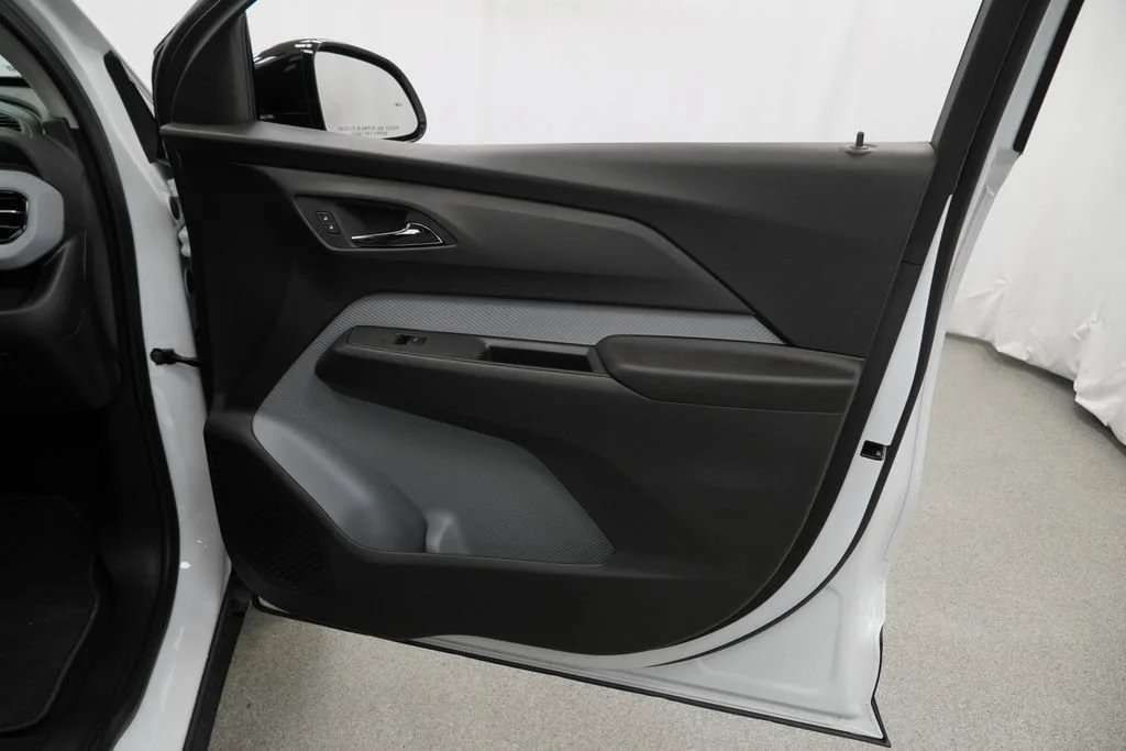 New 2027 Summit White Chevrolet LT image 26