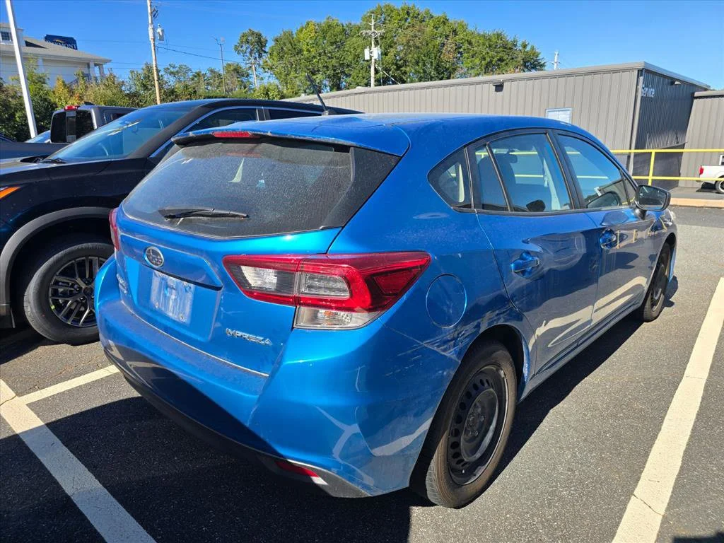 Used 2022 Blue Subaru Base image 10
